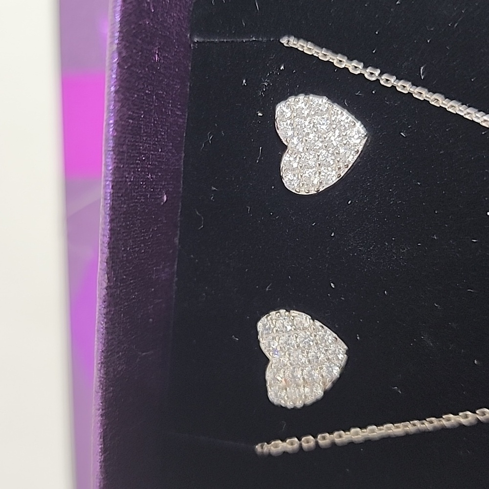 LOVELY 925 STERLING SILVER DANGLING HEART NECKLACE. &Matching Heart Earrigs - Picture 4 of 4